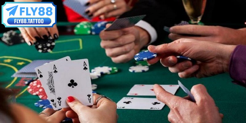 Mỗi ván chơi thường bao gồm ít nhất 4 vòng đặt cược để thắng